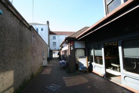 Shop to rent, 3 The Cornmarket, Warminster, Wiltshire, BA12 9BX