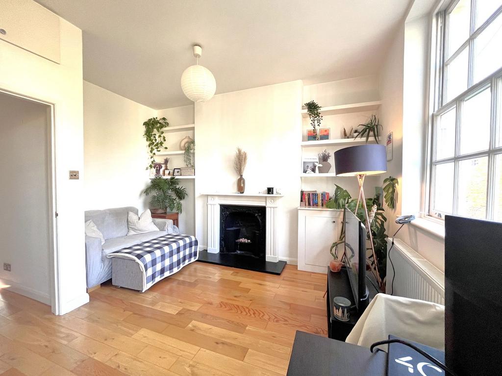 Albert Square, London SW8 1 bed flat to rent £1,695 pcm (£391 pw)