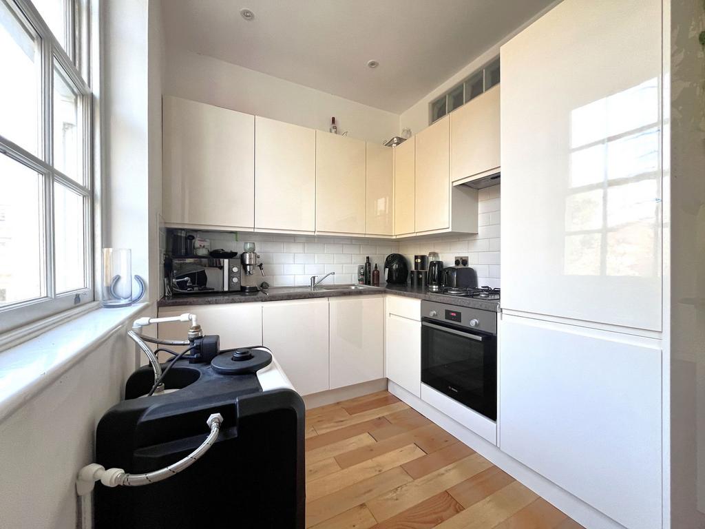 Albert Square, London SW8 1 bed flat to rent £1,695 pcm (£391 pw)