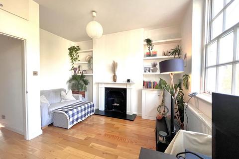 1 bedroom flat to rent, Albert Square, London SW8