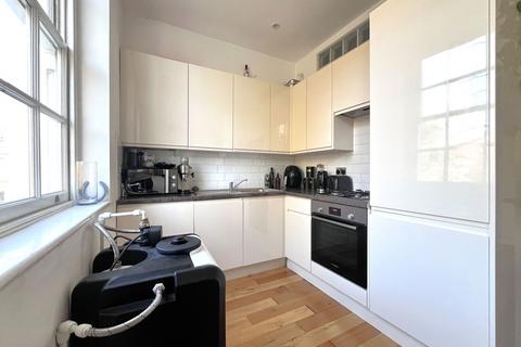 1 bedroom flat to rent, Albert Square, London SW8