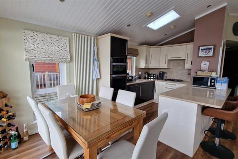 3 bedroom mobile home for sale, Ambleside Road, Windermere LA23