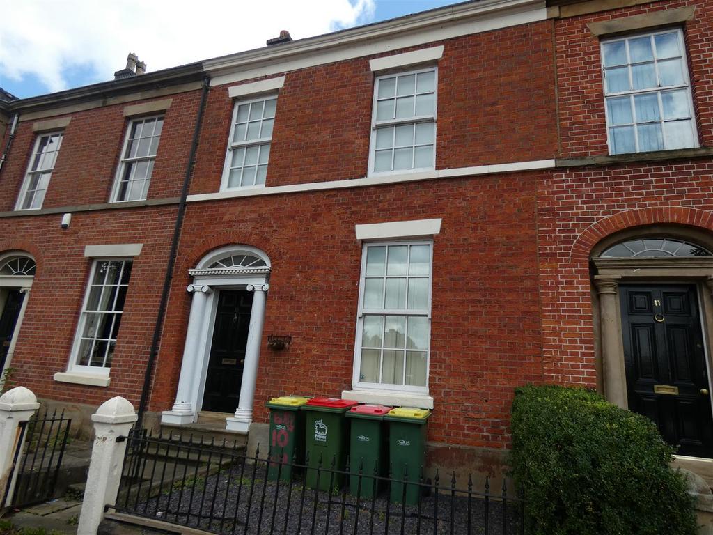 Broadgate, Preston PR1 5 bed mews for sale £225,000