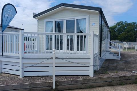 3 bedroom mobile home for sale, Nodes Point Holiday Park, Ryde PO33