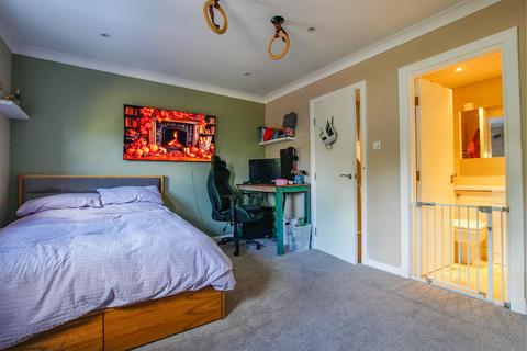 83 Curlinghall, Largs, KA30 8LB