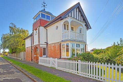 3 bedroom detached house for sale, Grand Drive, Herne Bay