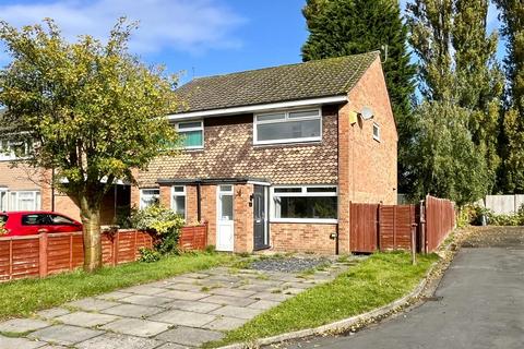 2 bedroom semi-detached house to rent, Little Brook Road, Sale