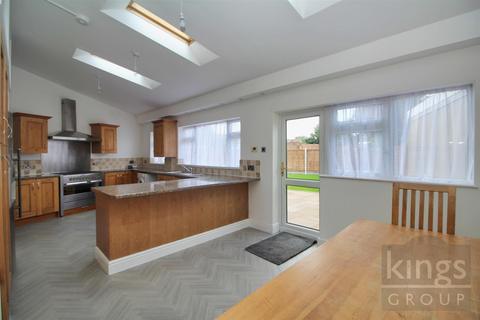 88 Raglan Avenue, Waltham Cross, EN8 8DD