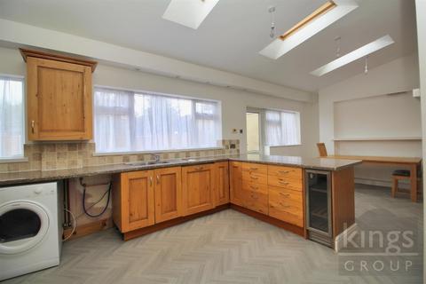 88 Raglan Avenue, Waltham Cross, EN8 8DD