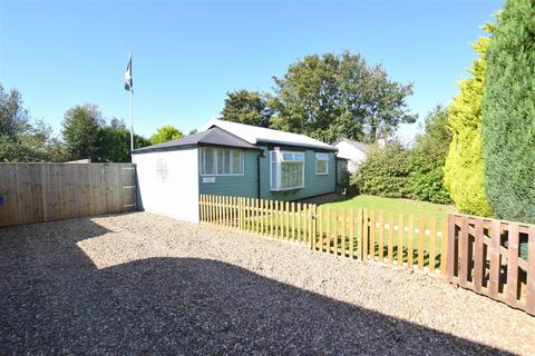 3 bedroom chalet for sale, Humberston Fitties, Grimsby DN36