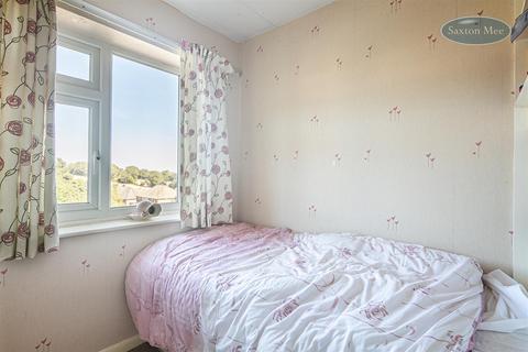 6 Grenobank Road, Grenoside, Sheffield, S35 8NW