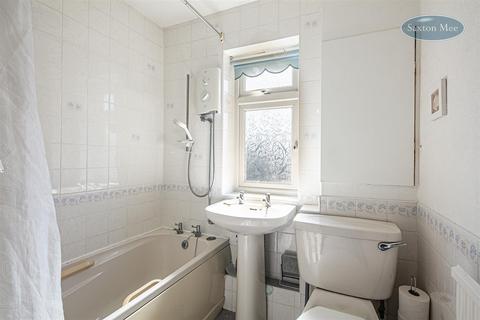 6 Grenobank Road, Grenoside, Sheffield, S35 8NW