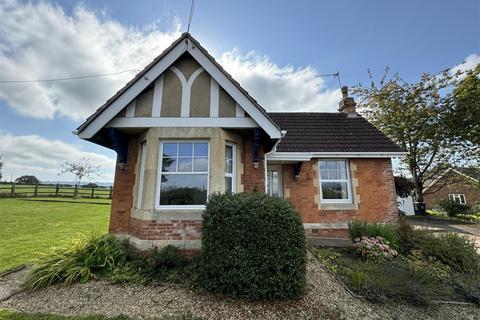 2 bedroom bungalow to rent, Nowers Lane, Wellington