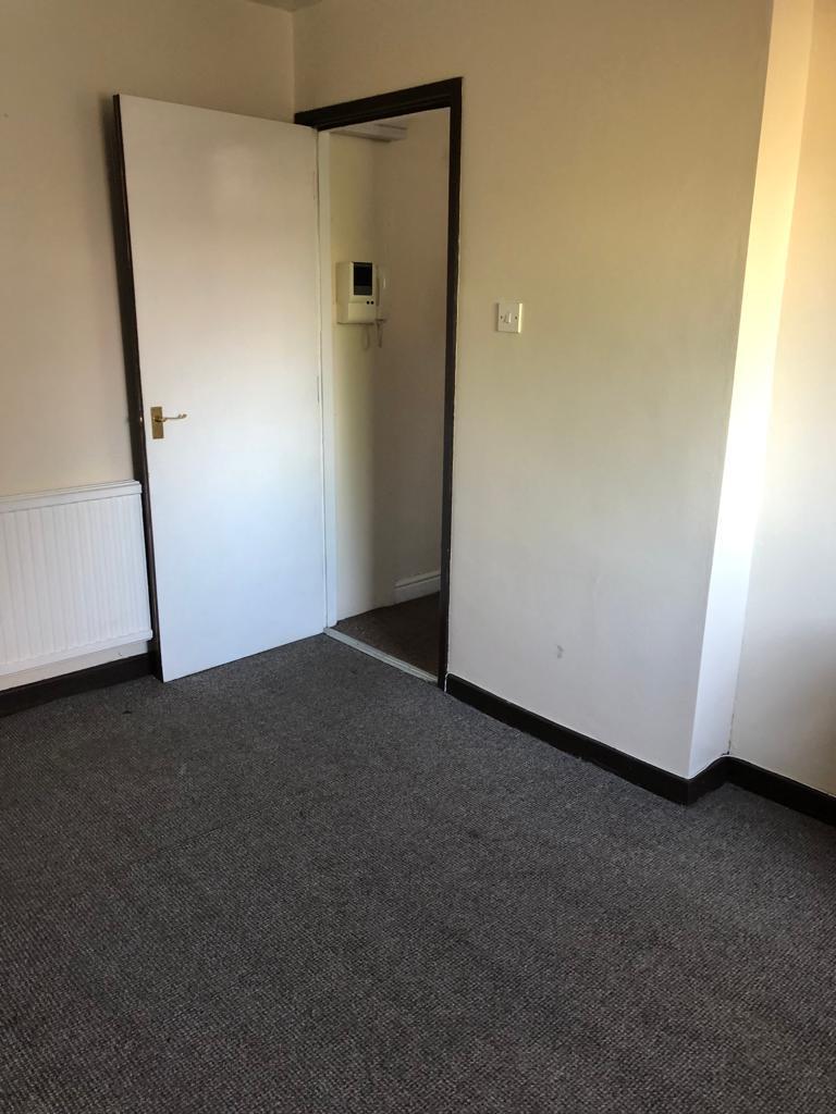 Available 2 Bedroom Flat in St James Park, M5