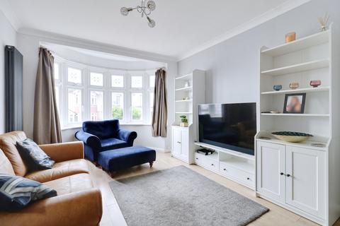 28 Blenheim Gardens, Aveley, South Ockendon, RM15 4EB
