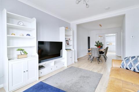 28 Blenheim Gardens, Aveley, South Ockendon, RM15 4EB