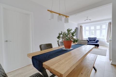 28 Blenheim Gardens, Aveley, South Ockendon, RM15 4EB