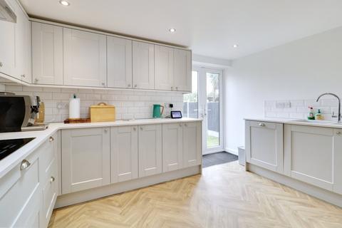 28 Blenheim Gardens, Aveley, South Ockendon, RM15 4EB