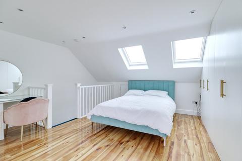 28 Blenheim Gardens, Aveley, South Ockendon, RM15 4EB