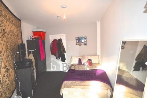 4 bedroom flat to rent, 5b Chestnut Avenue, Hyde Park, Leeds LS6