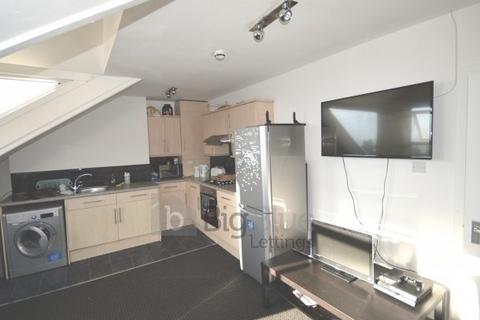 4 bedroom flat to rent, 5b Chestnut Avenue, Hyde Park, Leeds LS6