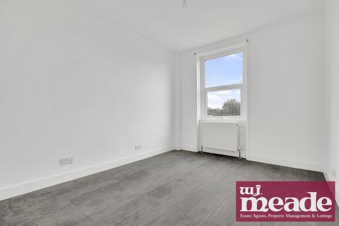 3 bedroom flat to rent, Mile End Road, Mile End, E3