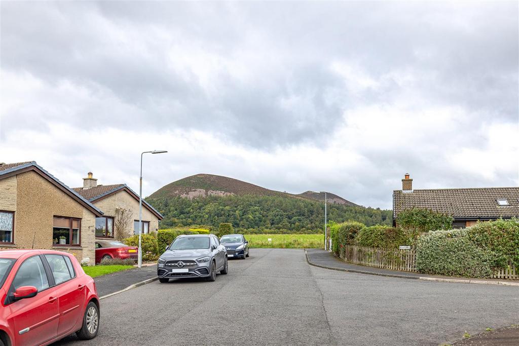 19 Brunton Park, Bowden, Melrose 3 bed detached bungalow for sale £