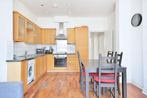 2 bedroom maisonette to rent, Bunhill Row, London, EC1Y