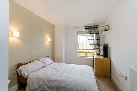 2 bedroom flat to rent, Holford Way, Roehampton, London, SW15