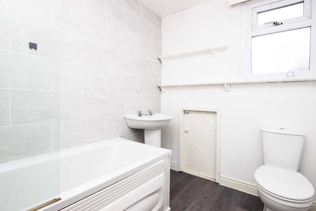 Blackburn Rod, Darwen 2 bed flat to rent £550 pcm (£127 pw)