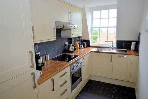 2 bedroom flat for sale, Spriggs Court, Palmers Hill, Epping