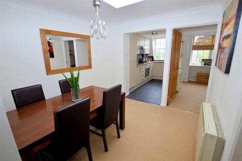 2 bedroom flat for sale, Spriggs Court, Palmers Hill, Epping