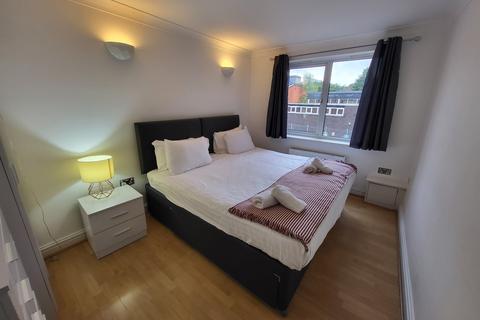 2 bedroom flat to rent, Stretford Rd, Hulme, Manchester, M15 6HE.