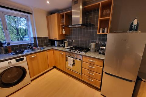 2 bedroom flat to rent, Stretford Rd, Hulme, Manchester, M15 6HE.