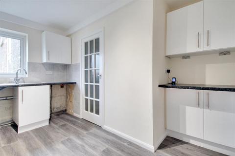 2 bedroom flat to rent, Goring Street, Worthing BN12