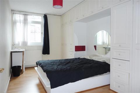 3 bedroom flat to rent, Broxwood Way, London, NW8