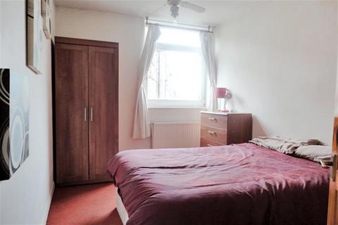 3 bedroom flat to rent, Broxwood Way, London, NW8