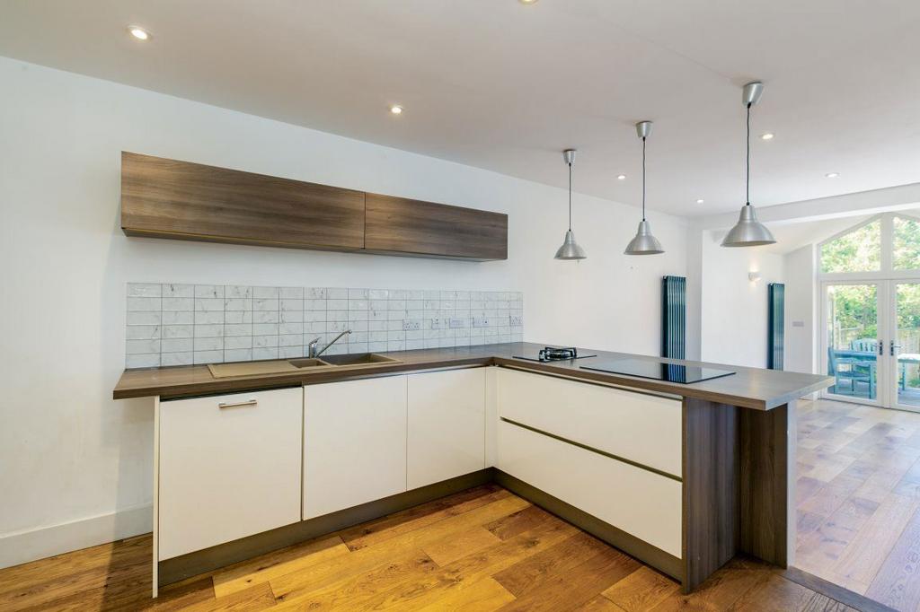 Argyle Road, Sevenoaks TN13 1HJ 4 bed terraced house to rent £3,450 pcm (£796 pw)