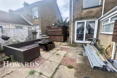 3 bedroom end of terrace house to rent, Somerton Avenue