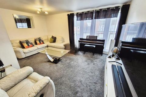 4 bedroom townhouse to rent, Messner Street, Basingstoke RG24