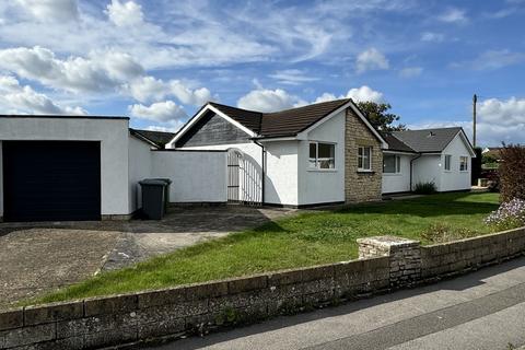 4 bedroom detached bungalow to rent, Hazel Grove, Trowbridge