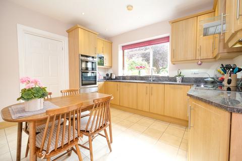 4 bedroom semi-detached house for sale, Hillcrest Road, Orpington