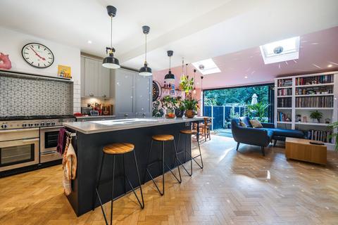 64 Birchwood Avenue, Wallington, SM6 7EN