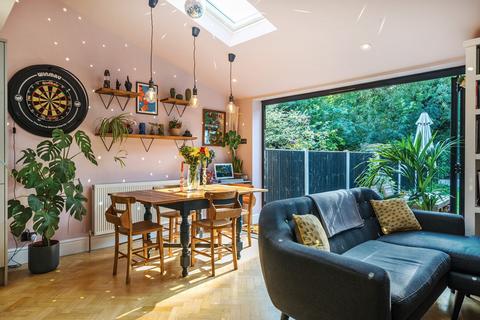 64 Birchwood Avenue, Wallington, SM6 7EN
