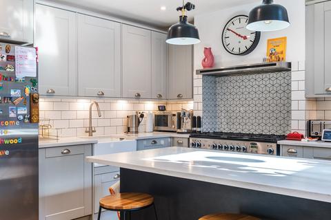64 Birchwood Avenue, Wallington, SM6 7EN