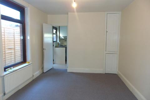 3 bedroom terraced house to rent, Southampton Road, Eastleigh