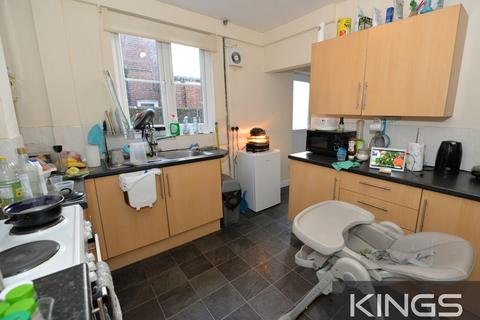 3 bedroom flat to rent, Landguard Road, Southampton