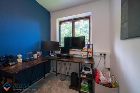 128 Abbey Road, Macclesfield, SK10 3PA
