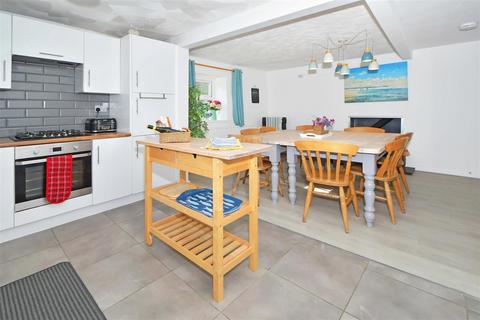 5 bedroom terraced house for sale, High Street, Cemaes Bay