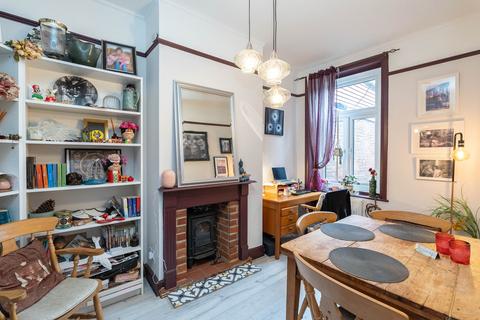 2 bedroom maisonette for sale, High Street, Dorking